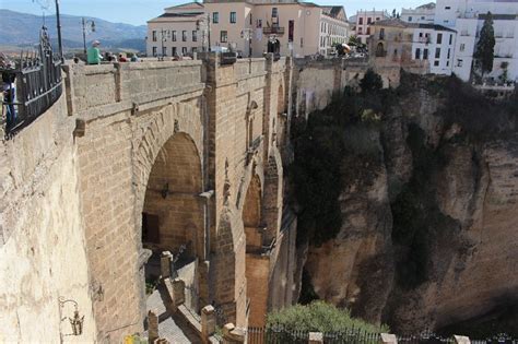 Visit Ronda, Spain: an amazing town spanning a deep gorge